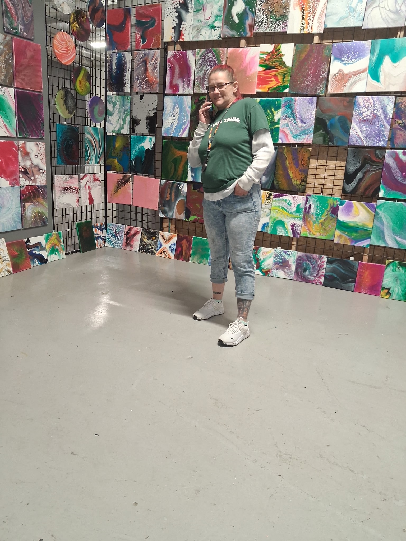 Artist at Fire Vizionz storefront